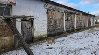 Территория базы, аренда 22672 кв.м, здания: контора 135,4 кв.м, гараж 72,3 кв.м, автопрофилакторий 521,3 кв.м, инертные материалы, АБЗ QCQ-20 (QCQ-20), Забайкальский край. Право долгосрочной аренды земельного участка, кадастровый номер 75:20:120104:63, площадь - 22672 кв. м. Состояние…