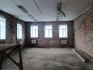 Нежилое помещение 279,6 кв. м, Владивосток, кадастровый номер 25:28:020019:626, расположенное в мансарде здания по адресу: Приморский край, г. Владивосток, ул. Семеновская, д. 3. Год ввода в эксплуатацию: 1918. Вид ограничений и обременений: объект культурного наследия регионального значения…