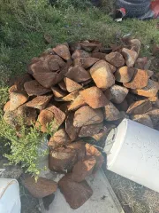 Lom chernykh metallov: chugunnye slitki i lom chuguna Lom i otkhody chernykh metallov: chugunnye slitki v kolichestve 129 sht., obshchim vesom 1130 kg, lom chuguna predel'noi kategorii PL2 obshchim vesom 300 kg. (godnye ostatki) Imushchestvo v vide smeshannykh fragmentov razlichnykh form i…