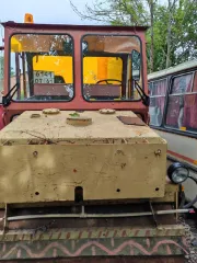 ДУ-64 каток 1995 года выпуска, заводской номер 171 не обнаружен по причине следов многократного перекрашивания катка и многочисленных следов коррозии.