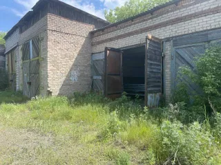 Нежилое здание – гараж, площадь 130,3 кв.м., кадастровый № 74:33:1109001:438  нежилое помещение, площадь 149,9 кв.м., кадастровый номер № 74:33:1109001:1756, по адресу: Челябинская обл., Магнитогорск, ул. Локомотивная,14, право аренды земельного участка пл. 305,00 кв.м., кадастровый №…
