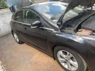 Ford Focus 2013 года выпуска. Пробег 268 км. Объем двигателя 1999 см³, мощность 149.6 л.с. Коробка передач робот. Государственный регистрационный знак M 161 MB 702. VIN номер X9FKXXEEBKDU87899. Экологический класс пятый.