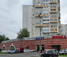 Машино-место площадью 22,2 кв.м в Москве по адресу: Краснобогатырская улица, дом 9, подвал 3, помещение I, комната 96 (м/м 341). Кадастровый номер: 77:03:0002020:4788.