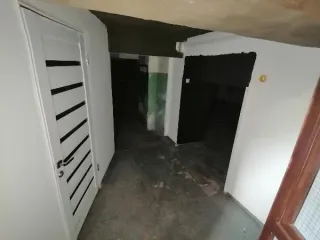 Нежилые помещения 140,8 кв м, г. Уфа, ул. Гоголя, д.56, кадастровый номер 02:55:010214:368, площадь 140,8 кв.м., в том числе: 3,7 кв.м. – 1 этаж, 137,1 кв.м. - подвал, этаж 1, подвал / 5, обременения не зарегистрированы. Покупатель обязан обеспечивать свободный доступ службам для ремонта и…