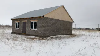 Земельный участок площадью 700 кв.м и объект незавершенного строительства в Соль-Илецке по адресу: Оренбургская область, г. Соль-Илецк, ул. Гумилёва. Кадастровый номер участка: 56:47:0101023:867. Объект незавершенного строительства жилого назначения, площадью застройки 98.5 кв.м, в 1 этаж…