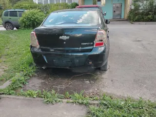 Chevrolet Cobalt 2013 Легковой автомобиль, марка: Chevrolet, модель: Cobalt, год изготовления: 2013, VIN: XWBJF69VJDA057666, вид собственности: индивидуальная. Особенности тех. состояния: разбиты задние фары, вмятины по кузову, нарушено ЛКП, коррозия по кузову, спушены шины.