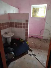 Нежилое здание (одноэтажное здание магазина), кадастровый №: 48:06:1570203:11. Назначение: нежилое, этажность: 1., общая площадь: 383.40 м2, на 
Земельном участке, кадастровый № 48:06:1570203:3, общая площадь: 799.00 м2, категория земель: земли населенных пунктов, разрешенное использование: для…