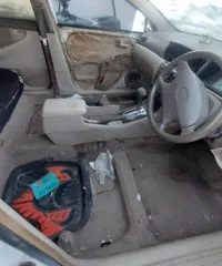 Toyota Corolla Fielder 2002 года, белый цвет, бензиновый двигатель 1.5 л (110 л.с.), АКПП. VIN отсутствует, кузов NZE121-0116349, ПТС 25 УМ 291526, госномер Е826XX27RUS. Экологический класс 4, разрешенная масса 1365 кг, снаряженная масса 1090 кг. Производитель: Toyota (Япония).