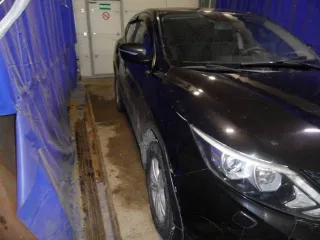 Nissan Qashqai 2014 года, черный цвет, VIN: SJNFBAJ11U1101322, ПТС: 78 УУ 207869, госномер: М048АР186, бензиновый двигатель 2.0 л (144 л. с.), объем 1997 см³, максимальная масса 1890 кг, масса без нагрузки 1447 кг. Совместно нажитое имущество.