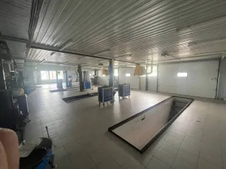 Автосервис и мойка 8777 кв. м Хабаровский край 6/8 долей в недвижимом имуществе: Автосервис, кадастровый номер 27:23:0050507:127 площадь 459,70 кв. м; Автомобильная мойка, кадастровый номер 27:23:0050507:128 площадь 414,30 кв. м; Земельный участок, кадастровый номер 27:23:0050507:138 площадь 3…