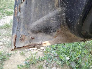 Daewoo Nexia 2004 года, VIN: XWB3D31UD4A024458. Кузов имеет очаги глубокой коррозии пола, арок колес, дверей, деталей оперения, следы ремонта деталей кузова, повреждения лакокрасочного покрытия и обивки, сколы и трещины стекла ветрового окна. В результате ненадлежащих условий и длительного хранения…