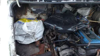 ГАЗ 2705, 2002. Автомобиль ГАЗ, модель: 2705, год изготовления: 2002 г.в., VIN: ХТН27050020242987, г.р.з. Т647УЕ47, вид собственности – совместная с супругом Арефьевым А.А. Автомобиль в неудовлетворительном состоянии, не находу, имеет сквозную коррозию металла по всему кузову, некомплектен…