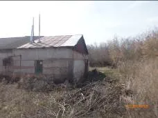 Здание по адресу Оренбургская область, г. Бугуруслан, ул. Комсомольская, д. 2е. Кадастровый номер земельного участка: 56:37:0102033:254. 1 этаж, материал наружных стен – смешанные, год строительства 1987. Площадь объекта 270,9 м². Земельный участок площадью 389,74 м², категория: земли…