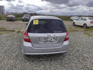 Honda Fit 2004 года, 86 л.с., пробег 300000 км, АКПП. Цвет серый. VIN отсутствует. ПТС 25ТО374964, госномер В989ТА96. Модель двигателя L13A, бензиновый, номер 1855928, мощность 86 л.с., объем 1339 куб. см. Номер кузова GD1-2033176. Экологический класс второй. Разрешенная максимальная масса 1275 кг…