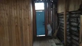 Дом, площадью 33,4 кв.м., кадастровый номер: 18:12:051067:255, расположенный на земельном участке, площадью 1 127 кв.м., кадастровый номер: 18:12:051067:19, адрес: Российская Федерация, Респ. Удмуртская, Кезский р-н, п. Кез, ул. Азина, д. 10, кв. 2