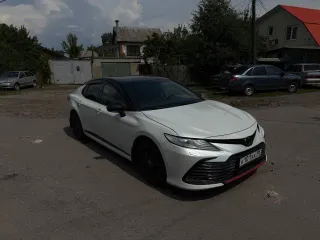 Toyota Camry 2021 года, 249 лс, 253400 км, АКПП, гос.рег.знак Н101ХХ98, VIN XW7BZ3HK60S116340, 2021г.в., мощность двиг., л.с. (кВт): 248,8 (183), цвет: белый перламутр с черной крышей.