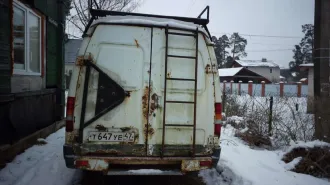 ГАЗ 2705, 2002. Автомобиль ГАЗ, модель: 2705, год изготовления: 2002 г.в., VIN: ХТН27050020242987, г.р.з. Т647УЕ47, вид собственности – совместная с супругом Арефьевым А.А. Автомобиль в неудовлетворительном состоянии, не находу, имеет сквозную коррозию металла по всему кузову, некомплектен…