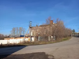 Нежилое здание с земельным участком, расположенное по адресу: г. Ачинск, ул. Пузановой, д. 42А В соответствии с документацией об аукционе 
Общая площадь: 806.8 
Материалы наружных стен здания : кирпичные 
Количество этажей : 2 
Количество подземных этажей : 0 
Общие сведения об ограничениях и…