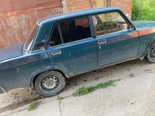 Легковой автомобиль ВАЗ 2107, 1996 г.в. Марка: ВАЗ, модель: 2107, год изготовления: 1996, цвет: зеленый, VIN: XTA210700V1024079, г/н: К184АН40. Особенности тех. состояния: коррозии по всей поверхности кузова, сквозная коррозия на порогах