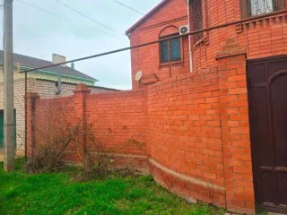 Дом 238,5 кв.м, гараж 66,8 кв.м и земельный участок 698 кв.м в Элисте. Земельный участок кадастровый номер 08:14:030209:135, площадью 698 кв.м, земли населенных пунктов, для индивидуального жилищного строительства, адрес Республика Калмыкия, г. Элиста, ул. Сяяхн Тенгр, д. 24. Вид права…