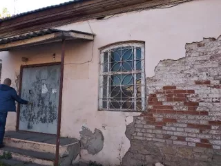Земельный участок общей площадью 650 кв.м. с кадастровым номером: 43:41:000042:173, по адресу: Российская Федерация, Кировская область, г.о. город Вятские Поляны, г. Вятские Поляны, ул. Советская, з/у 15 с расположенным на нем объектом федерального имущества – нежилое здание общей площадью 212,4…