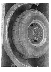 Камаз 6520-53, 2018 г.в., госномер К758СЕ82, VIN XTC652005J1392691, цвет оранжевый. В автомобиле отсутствует кабина, износ резины 90%, двигатель разбит, отсутствует радиатор, аккумулятор и мелкие детали.