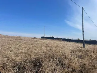 Земельный участок площадью 998 кв.м, Красноярский край. Категория земель: земли сельскохозяйственного назначения, разрешенное использование: для дачного строительства. Местоположение установлено относительно ориентира, расположенного за пределами участка. Почтовый адрес ориентира: Российская…