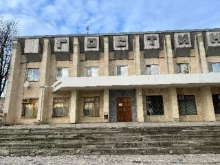 Нежилое здание – гостиница «Lotos», кадастровый номер 23:13:0103069:34, площадью 1057,5 кв.м.; движимое имущество (мебель), находящееся в здании гостиницы «Lotos» в количестве 230 единиц; право пользование земельным участком на условиях аренды, площадь 3 119 кв.м., кадастровый номер…