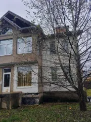 Здание, жилое, общая площадь 239,9 кв.м., этажей 2, кадастровый номер: 50:09:0000000:3495, адрес (местонахождение) объекта: микр. Золотые Купола, ул. Звездная Земельный участок, для индивидуального жилищного строительства, общая площадь 1210 кв.м., кадастровый номер: 50:09:0070610:251, адрес…
