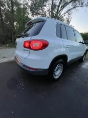 Volkswagen Tiguan 2010 легковой автомобиль, VIN: XW8ZZZ5NZAG106826, 2010 года выпуска. Предмет залога.