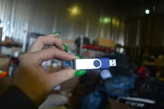 В качестве годных остатков: Товары народного потребления различного назначения в ассортименте. В качестве годных остатков: Сифон, сервера, спутниковый мобильный телефон, дефибриллятор, спутниковая станция, спутниковые антенны, музыкальные центры и прочее, общим количеством 872 шт, всего 30 позиций…