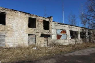 Нежилое здание 497,7 кв.м и земельный участок 2700 кв.м, Ленинградская область. Нежилое здание площадью 497,7 кв.м с кадастровым номером 47:22:0206001:125, расположенное на земельном участке площадью 2700 кв.м с кадастровым номером 47:22:0206004:254. Характеристика имущества: здание нежилое, 2…