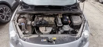 Peugeot 307, 2007 г.в., VIN: VF33CNFUL84954453, серый, 1.6 л (109 л.с.), экологический класс 4, хэтчбек. Авто битое в левую переднюю и заднюю части, после ДТП отремонтировано (по цвету краски видно, где был ремонт). Обшивка потолка демонтирована (отсырела и покрылась плесенью). Масло расходует на…