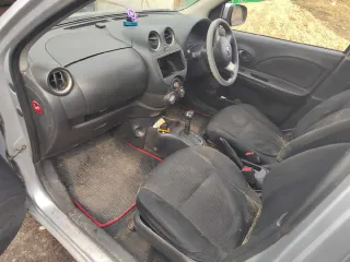 Легковой автомобиль марки Nissan March 2011 г.в., государственный номер К567ОХ28, номер кузова K13336621, находится в совместной собственности с супругой должника.