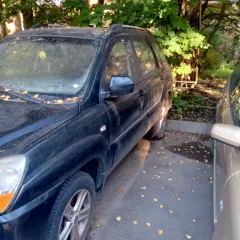 Kia Sportage 2009 года, 112 л.с., пробег 350000 км, полный привод, автоматическая коробка передач. VIN: XWEJE551890000508, государственный номер О644УЕ178. Транспортное средство находится в залоге.