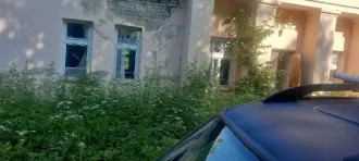 Нежилое помещение Нежилое здание: кирпичное одноэтажное, кадастровый номер: 44:07:091301:297, год постройки 1956 год, общей площадью 190,2 кв. метра, назначение здания — нежилое здание. Здание подключено к центральной канализации, водоснабжению, электроснабжению. Автономное отопление: газовый котёл…
