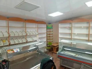 Здание (магазин) и земельный участок, 54,5 кв.м и 162 кв.м, Омская область. Здание 54,5 кв.м. и земельный участок 162 кв.м. в Омской обл. Здание (магазин) (55:08:230101:269) и земельный участок (55:08:230101:369), расположенные по адресу: Омская область, Колосовский р-н., с. Крайчиково, ул. Ленина…