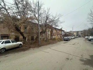 Нежилое здание 3 эт. 331,7 кв. м и земельный участок 1124 кв. м, Оренбургская область, г. Оренбург. Здание, назначение: нежилое, количество этажей: 3, в том числе подземных 1, площадь 331,7 кв. м, кадастровый номер: 56:44:0219018:37, адрес: Оренбургская область, г. Оренбург, ул…