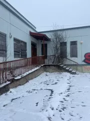 Нежилое здание: столовая в т.ч. кафе, назначение: нежилое,  площадью 1592 кв.м , КН 69:01:0070120:35 по адресу: Российская Федерация, Тверская область, м.о. Андреапольский, г.Андреаполь, ул. Авиаторов, д.64  с земельным участком, кадастровый номер  69:01:0070120:1012, категория земель: земли…
