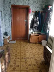 1/4 доля квартиры и 1/4 доля земельного участка в Красноярском крае. Еще 1/4 доля квартиры и 1/4 доля земельного участка в Красноярском крае. Еще 1/4 доли земельного участка площадью 1400 кв.м., назначение: Земли населённых пунктов. Адрес: Россия, Красноярский край, Ужурский район, п. Приреченск…