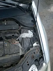 Renault Megan, 2005 - автотранспортное средство Рено Меган, 2005 г.в., VIN VF1LM1B0H33612300, номер кузова VF1LM1B0H33612300. Требуется замена тормозных дисков и колодок по кругу, имеется трещина на лобовом стекле, ремонт или замена капота, имеются сколы и царапины по всему кузову, пороги под…