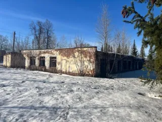 Нежилое здание 453 кв.м и земельный участок 1658 кв.м. Нежилое отдельно стоящее здание (Литера С), площадью 453,0 кв.м, кадастровый номер 02:63:011902:863; земельный участок, площадью 1658,0 кв.м, категория земель: земли населенных пунктов, кадастровый номер 02:63:011902:1075.