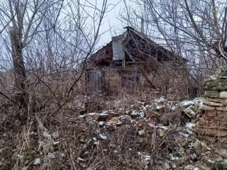 Дом 28,9 кв.м. и участок 5500 кв.м. в Липецкой области, Долгоруковский район, село Новотроицкое, улица Солнечная, дом 19. Назначение здания: жилое. Кадастровый номер дома: 48:06:1550201:21. Кадастровый номер участка: 48:06:1550201:4, разрешенное использование: для ведения личного подсобного…