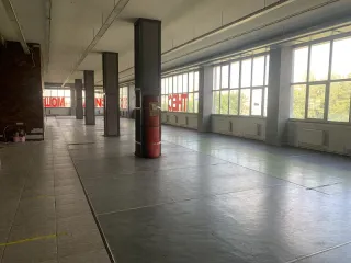 Нежилые помещения 5702.4 кв. м, гараж 2946 кв. м, земельный участок 5220 кв. м, Москва. Нежилые помещения (этаж 1, помещение VI - комната 1, помещение VIа - комната 1, помещение VII - комната 1, этаж 2, помещение IX комнаты 1-41, помещение VIII - комната 41, этаж 3, помещение XI - комнаты 1-42…