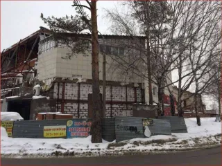 Здание 972,7 кв.м и доля земельного участка, Новосибирск. Нежилые помещения, назначение: нежилые. Этаж: подвал 1, 2, 3. Площадь: общая 972,7 кв.м., адрес: НСО, г. Новосибирск, ул. Б. Хмельницкого 27/1. Кадастровый номер: 54:35:042025:67. 8 076,2/10 000 доли в праве общей долевой собственности на…