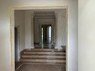 Жилые здания 836,7 и 18,6 кв.м, земельный участок 1500 кв.м, Московская область. Здание, жилое, кадастровый номер 50:20:0000000:286124, местоположение Московская область, Одинцовский район, дер. Мякинино, ЗАО «Береста», уч. 73, площадь 836,7 кв.м. Здание, жилое, кадастровый номер 50:20:0010111:293…