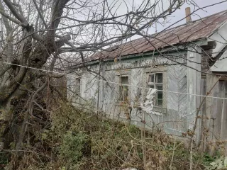 Жилой дом с земельным участком Жилой дом с земельным участком, назначение жилое, кадастровый  условный  номер дом 58:18:0720101:114, площадь 33.5 кв.м., зем уч. 58:18:0720101:49, площадь 2000 кв.м. Имущество находится по адресу: 442364,ПЕНЗЕНСКАЯ ОБЛАСТЬ,р н. Мокшанский,,д. Варварино,ул. Садовая…