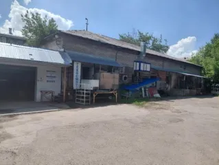 Подвал столярной мастерской 254,9 кв.м, Барнаул, 352/1000 доли (254,9 кв.м) в праве собственности в подвале здания столярной мастерской общей площадью 725 кв.м по ул. Антона Петрова, 108б с кадастровым номером 22:63:040227:315. Год ввода в эксплуатацию: 1966. Вид ограничений и обременений: в…