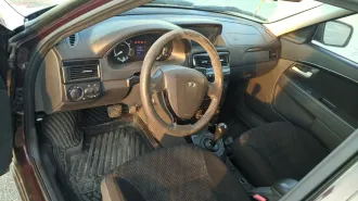 LADA Priora 2015, VIN XTA217250F0268859. Находится в залоге у ПАО «Совкомбанк».