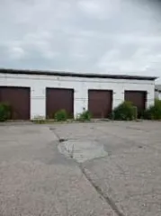 Склады и ж/д пути 5586,8 кв.м, участок 28555 кв.м, Абакан. Имущество, расположенное по адресу: Республика Хакасия, г. Абакан, ул. Горная, д. 7: Недвижимое имущество - Нежилое здание (склад II группы №1), кад. №19:01:080501:1366, пл.1177,1 кв.м. Нежилое здание (склад II группы №2)…